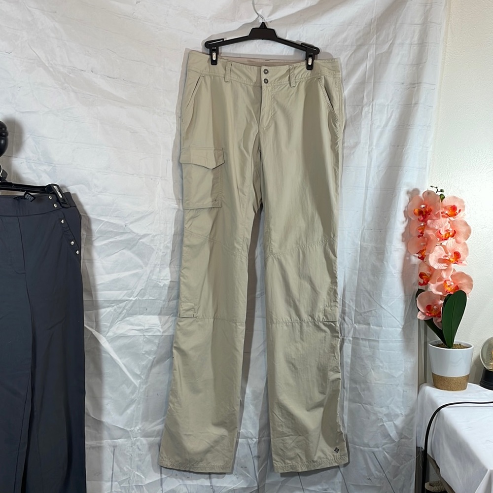 Columbia hiking trail pants with Omni shade size 8 long